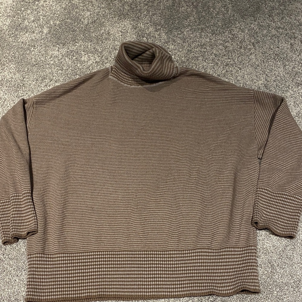 Oak and fort Brown and tanned striped Turtleneck Sweater 3/4 sleeves size xs EUC